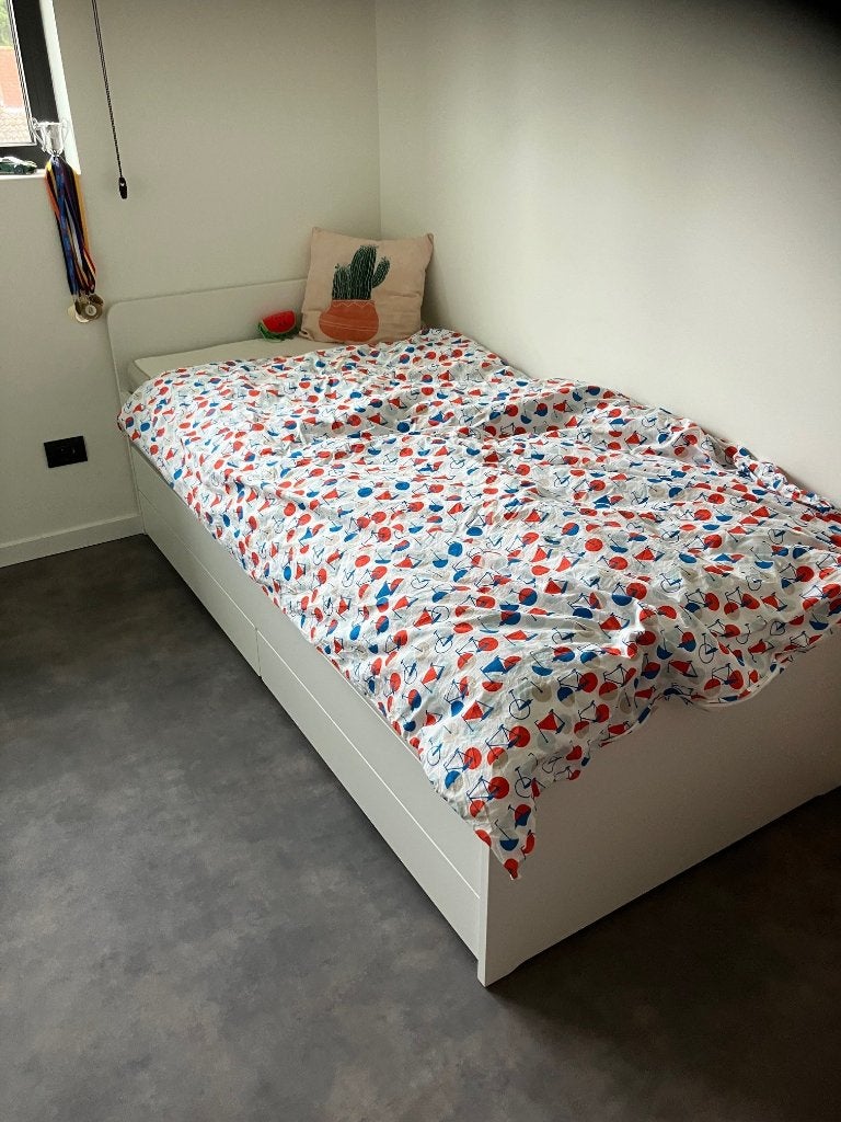 Ikea bed SLÄKT met onderbed en opberger, wit, 90x200 cm, Ophalen, 90 cm, Eenpersoons, Wit