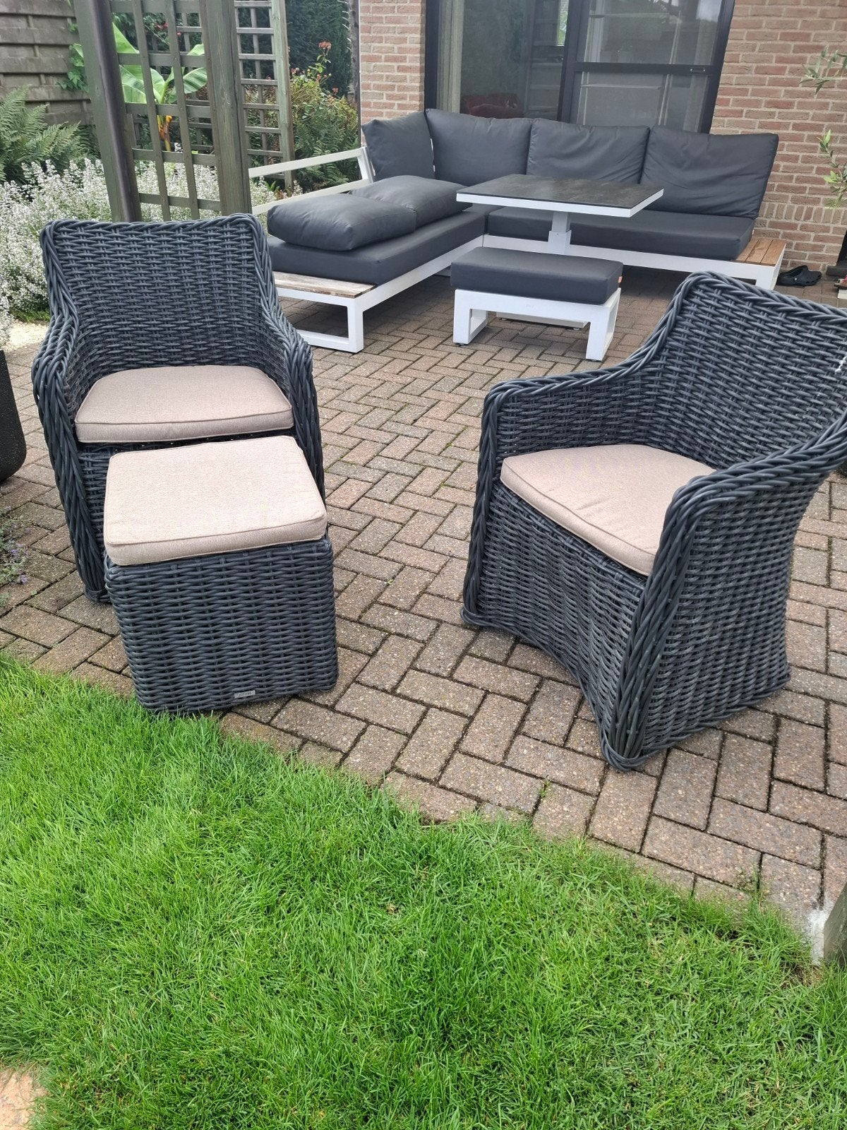 2 chaises de jardin avec table d'appoint, Jardin & Terrasse, Ensembles de jardin, Osier, Salons de jardin, Table d'appoint, Comme neuf