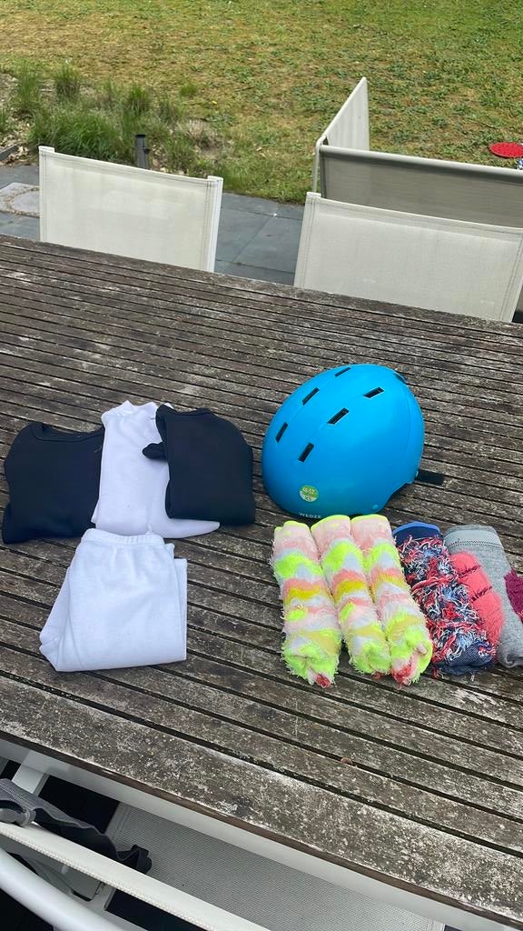 Ski toebehoren: helm, thermo kledij en skikousen, Sports & Fitness, Ski & Ski de fond, Enlèvement, Comme neuf, Vêtements, Autres marques