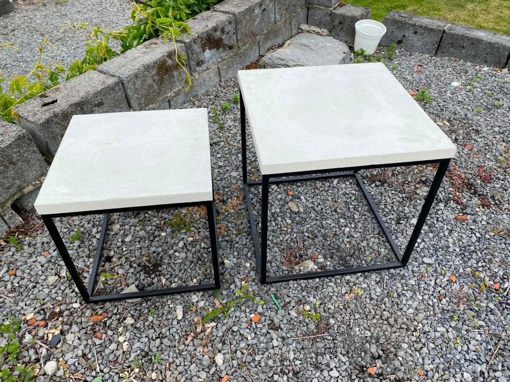 Table basse neuve, Enlèvement