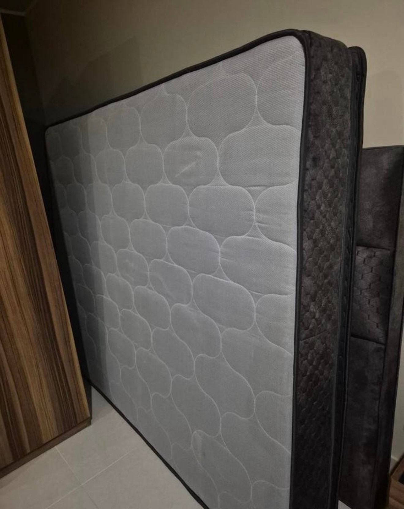 Lit boxspring pour 2 personnes (prix négociable), Neuf, Gris, Enlèvement, 200 cm