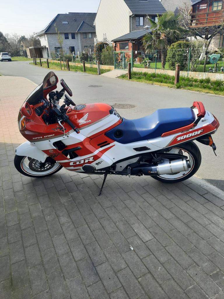 Honda C.B.R 1000F, Motoren