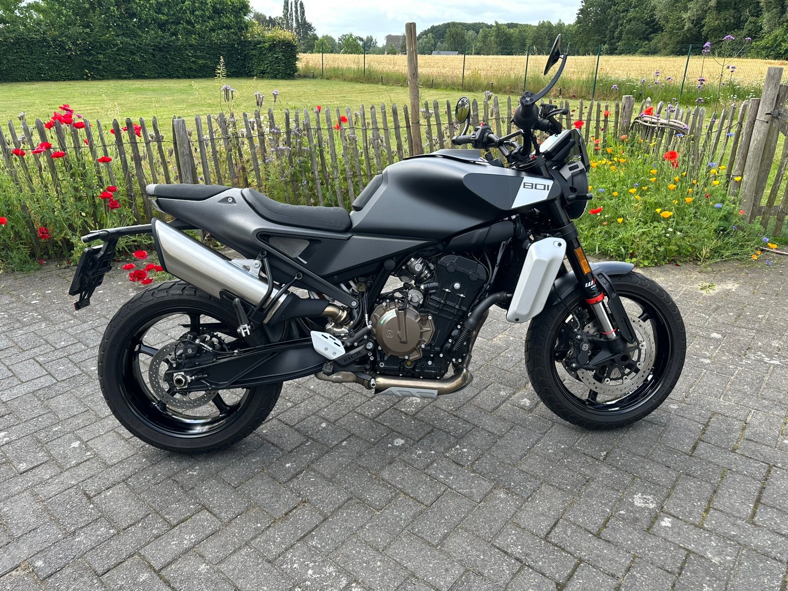 Husqvarna 801 Svartpilen, Motoren, Motoren | Husqvarna, 2 cilinders, Nieuw, Motorrijbewijs A, Particulier