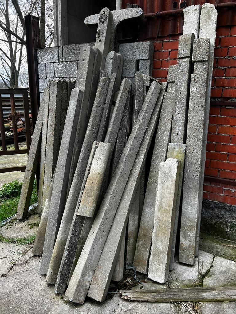 Gratis beton palen, Ophalen, Zo goed als nieuw, Palen