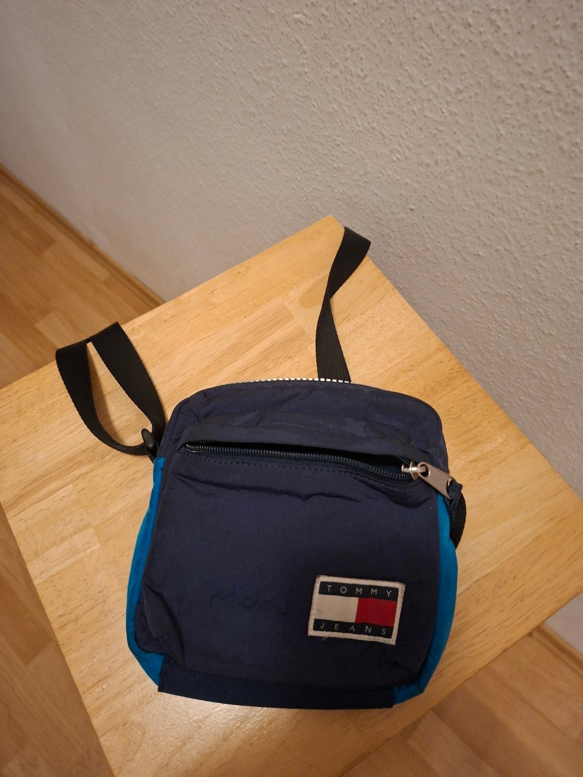 sacoche été tommy jeans homme femme, Vêtements | Hommes, Vêtements Homme Autre, Enlèvement, Comme neuf