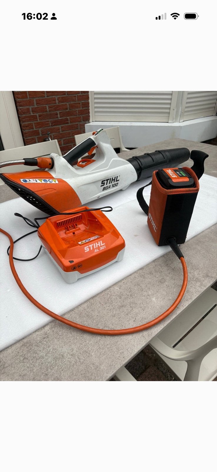 STIHL BGA100  bladblazer  incl acku  en lader ., Tuin en Terras, Ophalen of Verzenden, Zo goed als nieuw, Accu, Handgedragen