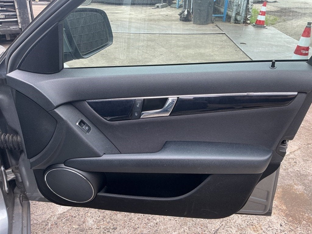 PANNEAU DE PORTE AVANT DROIT C (W204) (|A2047207062|), Autos : Pièces & Accessoires, Mercedes-Benz, Utilisé, Dialog.mb@mercedes-benz.com
