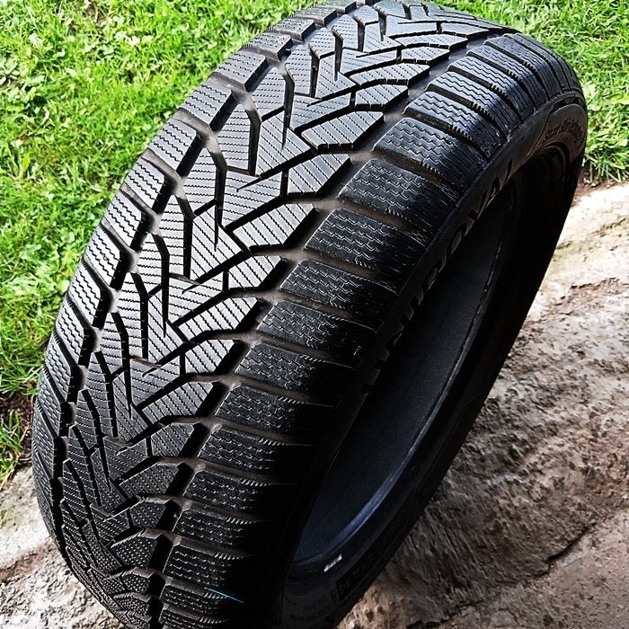 4 Pneus neige Uniroyal 225/55/17 avec 7 à 8 mm de gomme !!!, Pneus hiver, Enlèvement, Utilisé, 225 mm