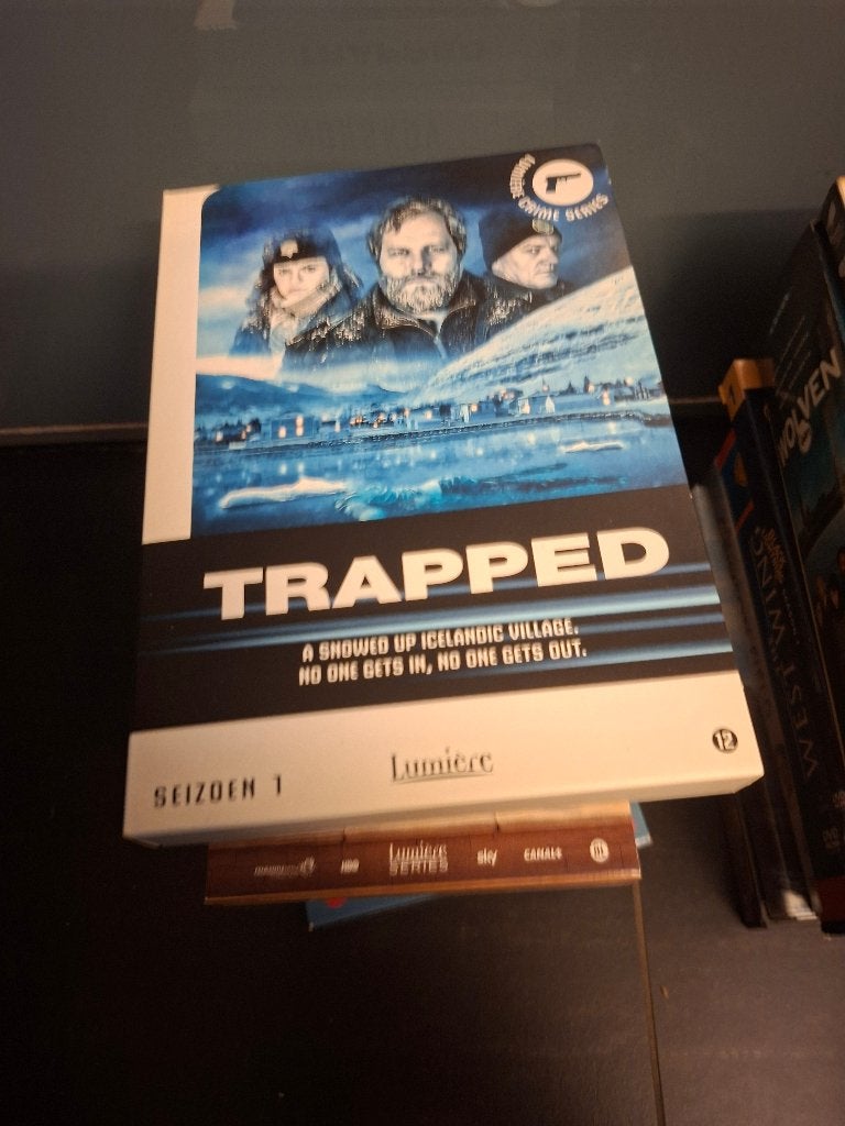 dvd - trapped - seizoen 1 - 4 dvd - doos 8, Cd's en Dvd's, Seizoen 1, Misdaad, Nederlands, Ophalen of Verzenden