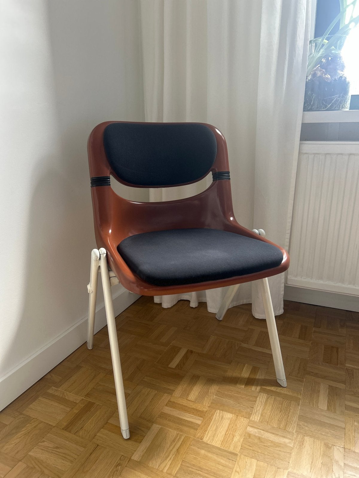 Dorsal stoel van Openark, ontworpen door Piretti voor Vitra, Synthétique, Design, Brun, Enlèvement