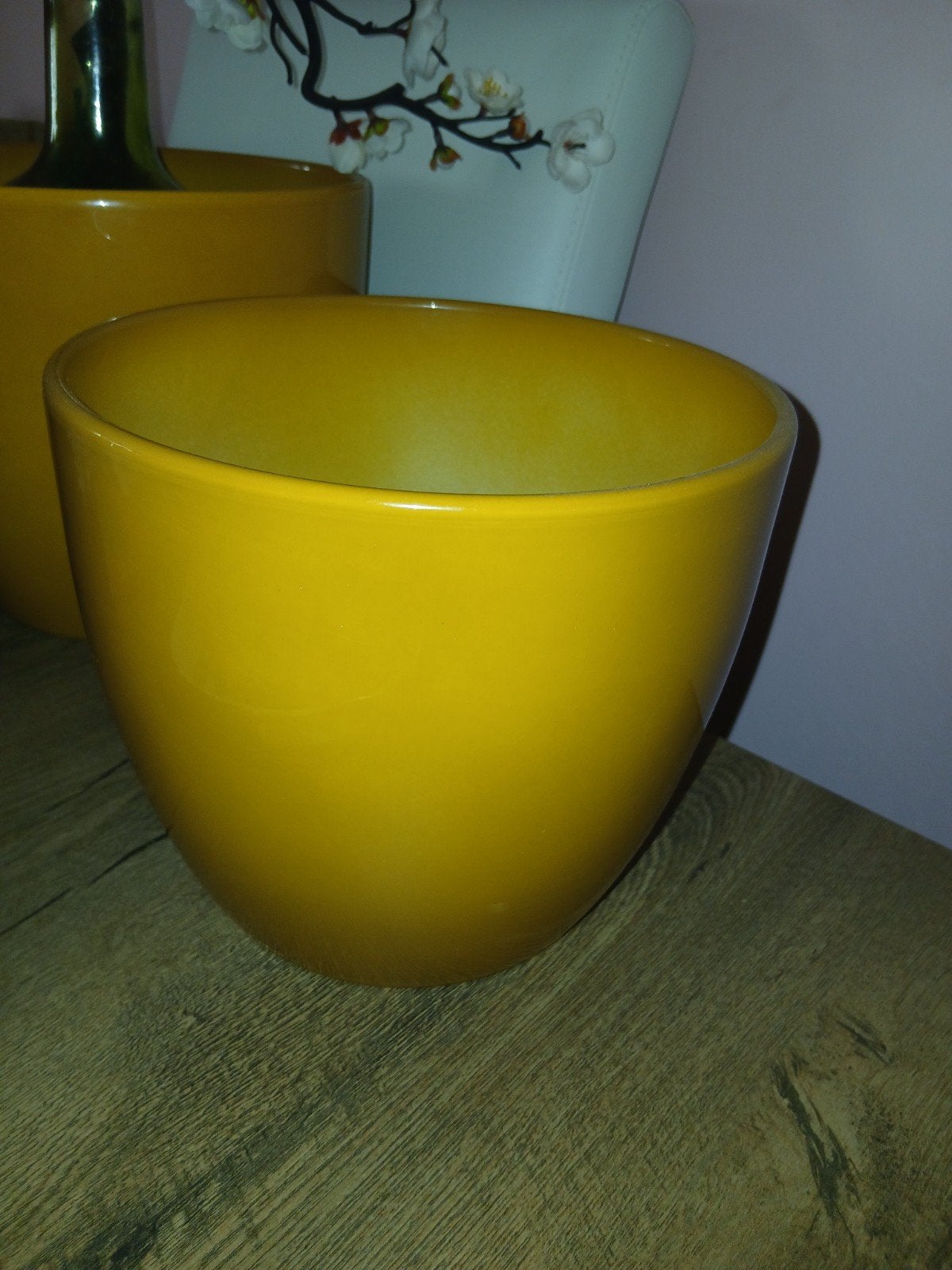 Vase de fleurs jaune moutarde, Enlèvement, Rond