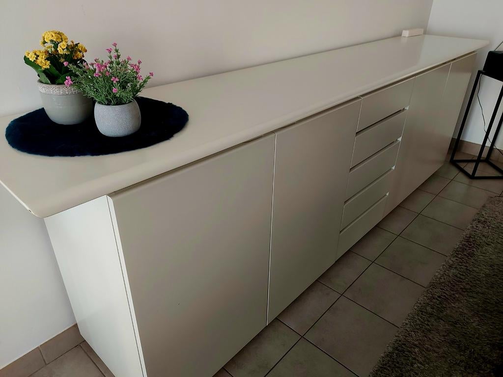 Dressoir trade mark, ivoor, de afmeting is 4m lengte, Ophalen