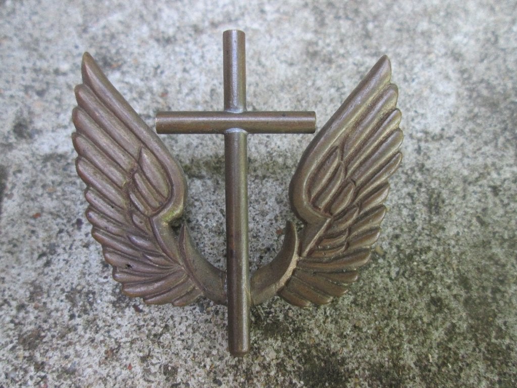 Aalmoezeniers embleem bij de luchtmacht. verder onbekend., Ophalen of Verzenden, Luchtmacht