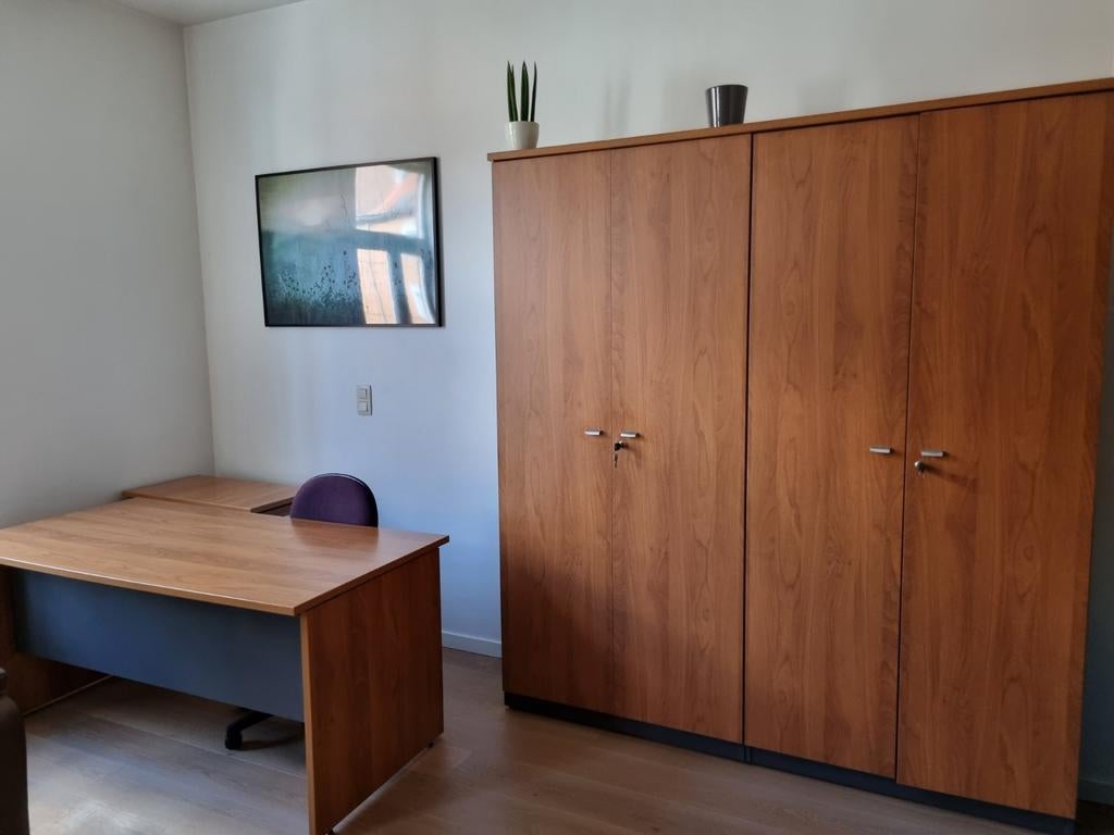 Kast, bureau, draaistoel, ladenkast, Ophalen