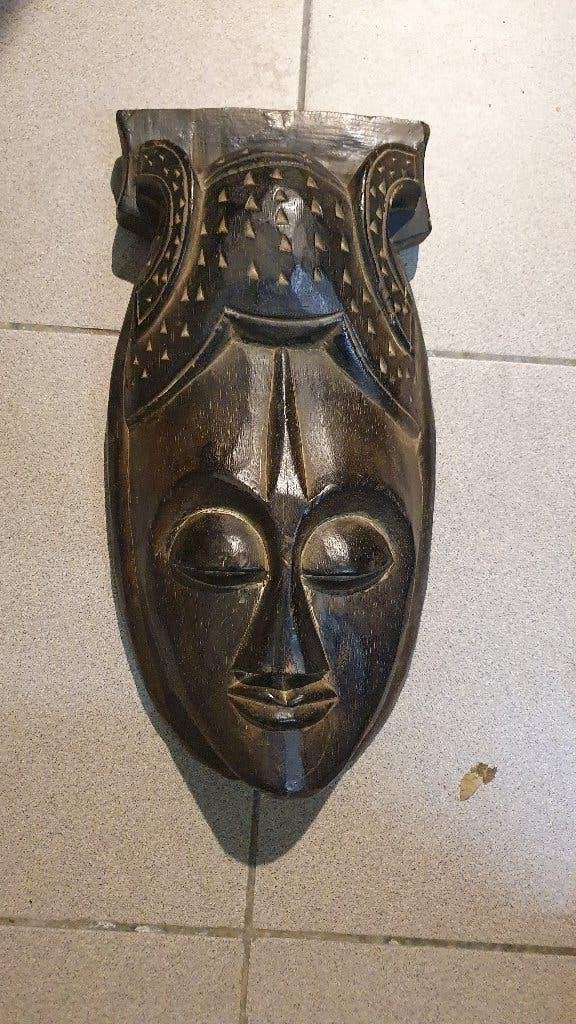 Donker handgesneden Afrikaans masker, Antiek en Kunst, Ophalen, Hout, Masker