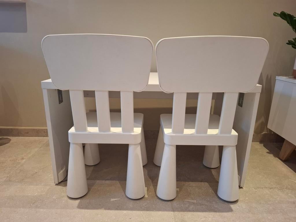 Ensemble: 2 chaises Mammut et 1 table Smastad Ikea, Enlèvement ou Envoi, Chaise(s)