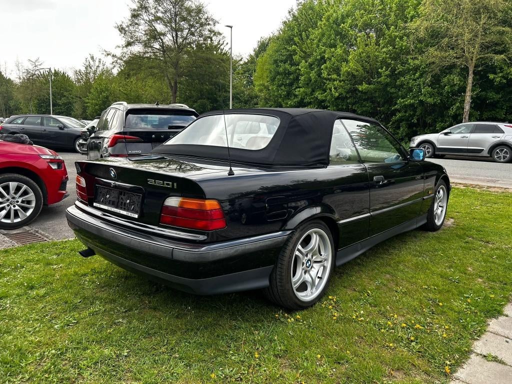 BMW 320i cabriolet, foto 4