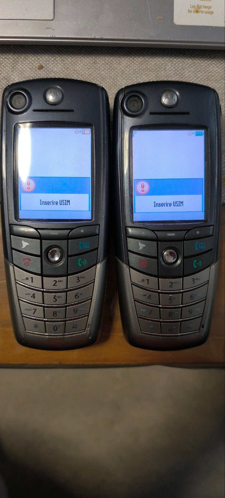 Lot de 2 Motorola a835, Telecommunicatie, Mobiele telefoons | Nokia, Ophalen of Verzenden
