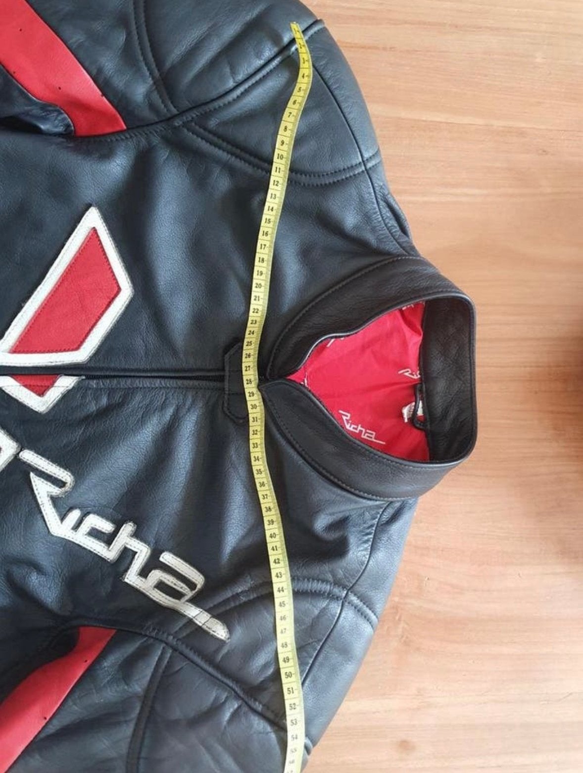 Richa lederen motorvest in nieuwstaat mt 50, Ophalen, Zo goed als nieuw