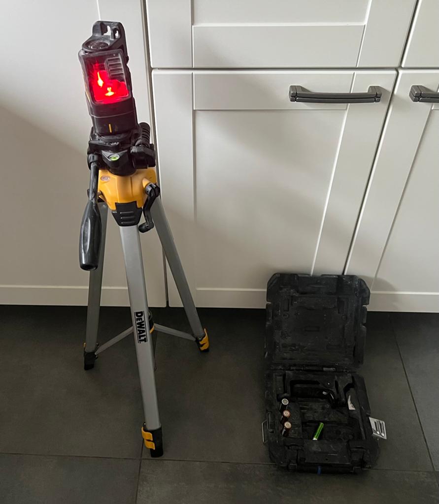 Laser à lignes croisées Dewalt, Enlèvement, Comme neuf