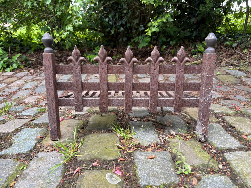Porte grillagée pour cheminée, Maison & Meubles, Enlèvement, Comme neuf