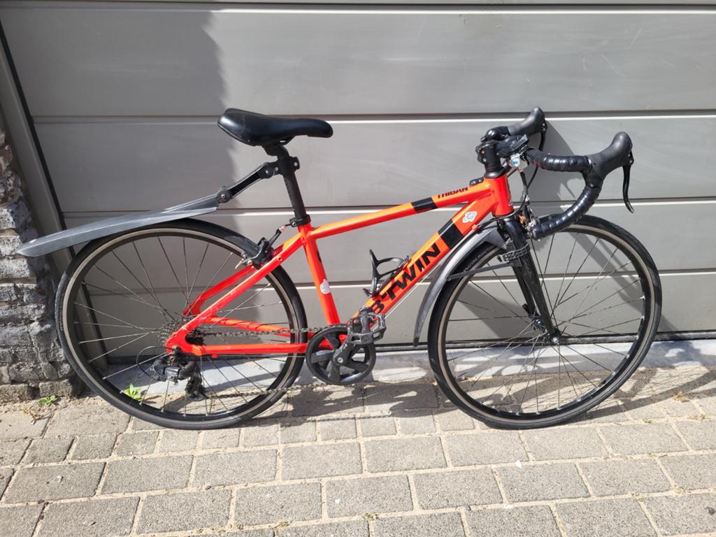 Vélo de course Triban 100, Frein à tambour, Moins de 10 vitesses, Aluminium, Comme neuf