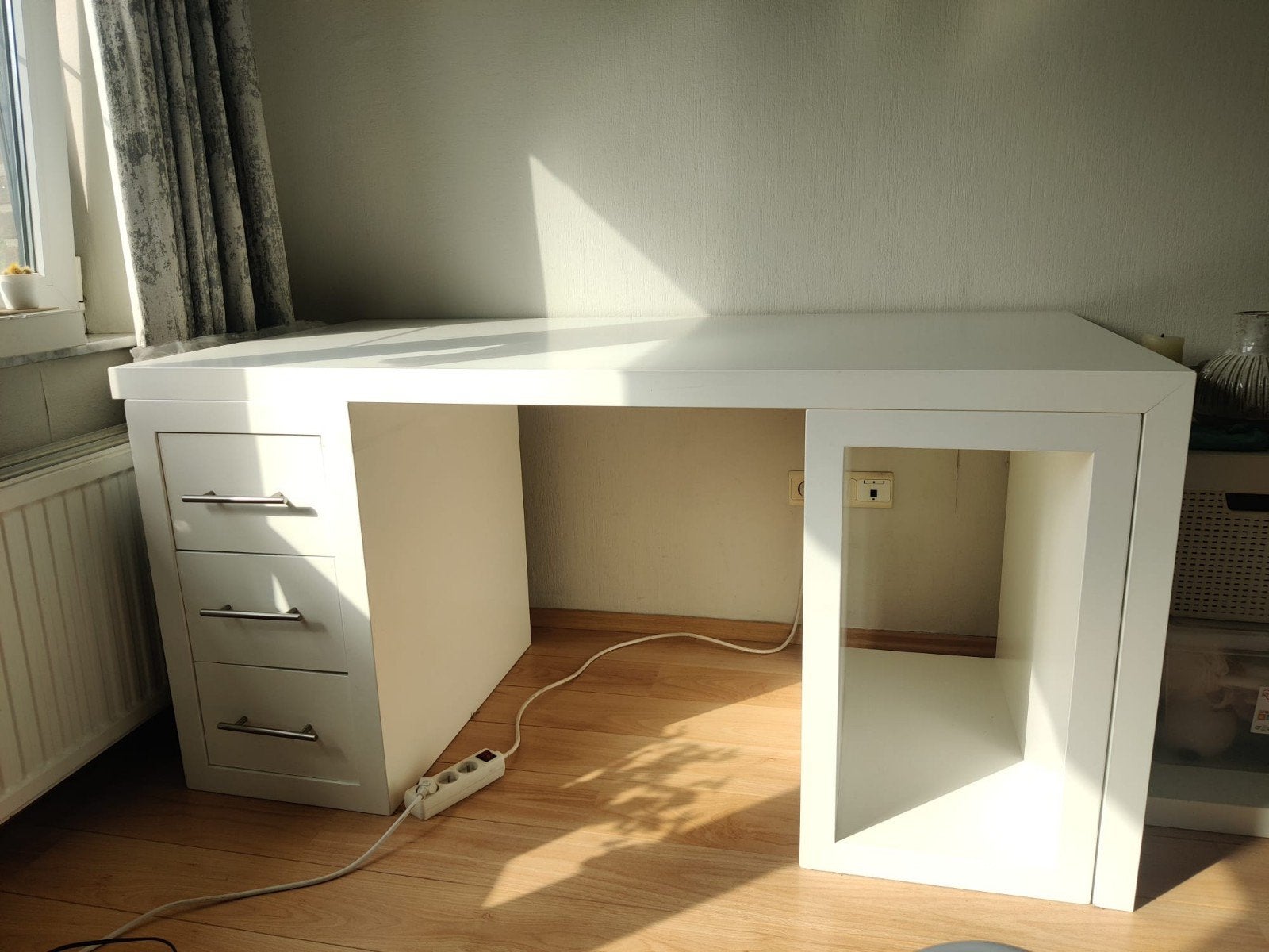 Bureau wit gelakt, Ophalen, Met lades, Spaanplaat of MDF, Wit