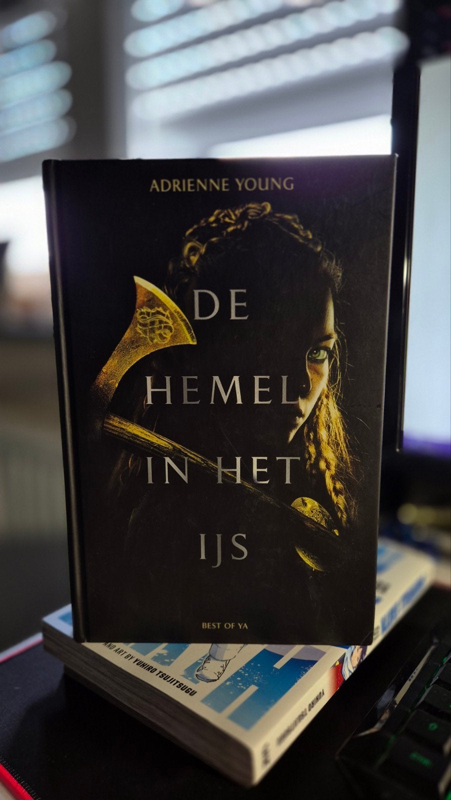 Adrienne Young - De hemel in het ijs, Ophalen of Verzenden, Adrienne Young