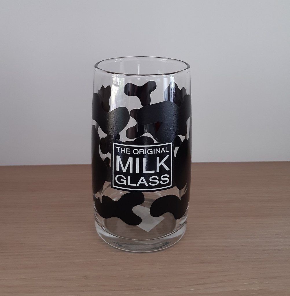 Nieuw! Een leuk glas "the original milk glass", Maison & Meubles, Cuisine | Vaisselle, Enlèvement ou Envoi, Neuf, Verre, Pichet