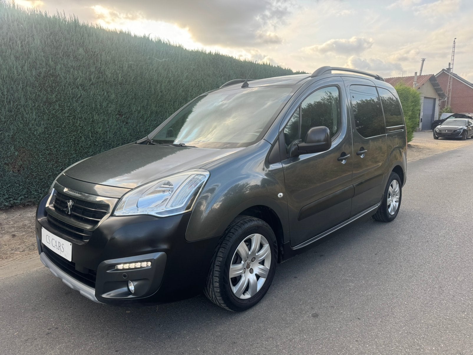 Peugeot Partner Tepee Outdoor 1.2 Turbo Benzine GARANTIE, Voorwielaandrijving, Bedrijf, 5 deurs, 81 kW