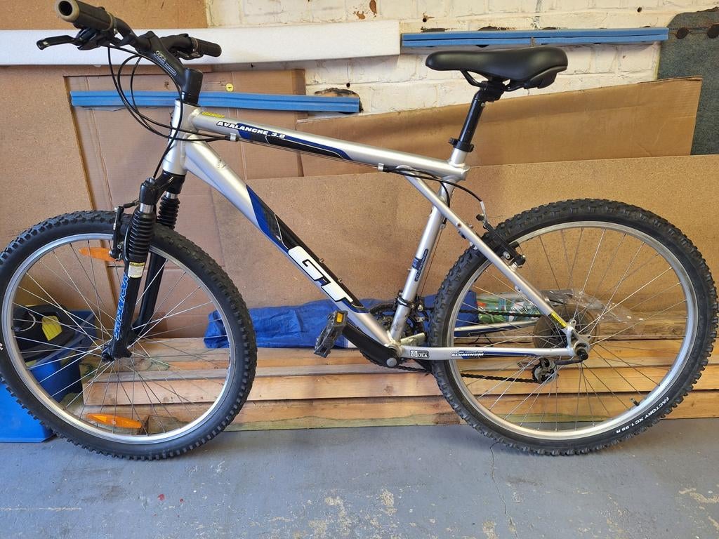 VTT GT Avalanche 24 vitesses roues 26 pouces, Ophalen
