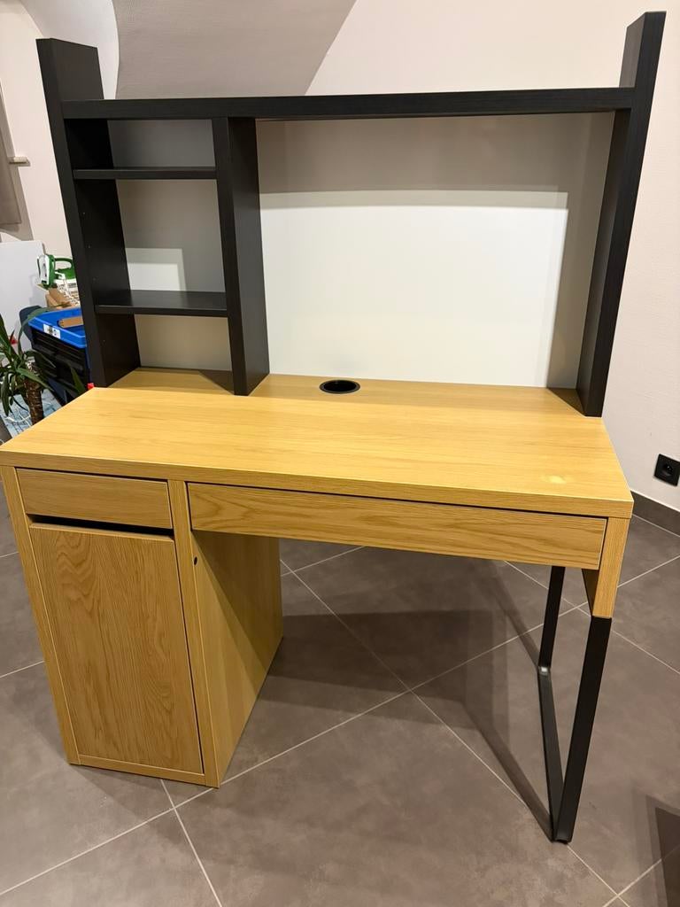 Bureau Ikea Micke, Huis en Inrichting, Bureaus, Zo goed als nieuw, IKEA, Bruin, Kabelgoot, Opbergruimte, Opzetstuk, Ophalen
