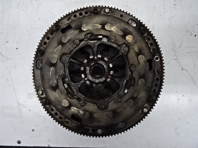 VOLANT MOTEUR BI-MASSE Volkswagen Passat (3C2), Utilisé, Volkswagen