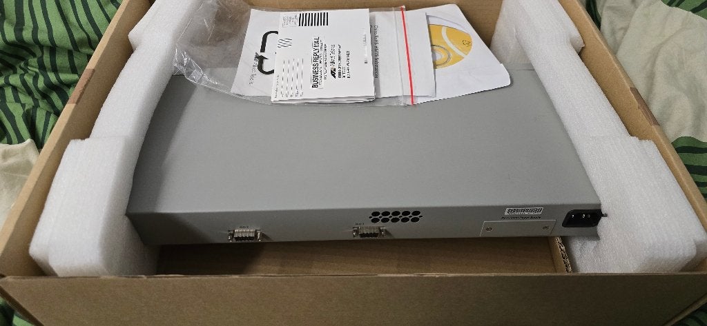 Switch 24 poort managed, Enlèvement ou Envoi, Utilisé