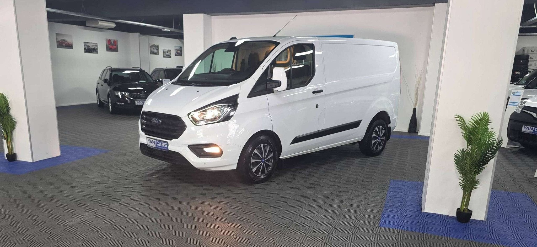 Ford Transit Custom Trend 2.0 EcoBlue 130 ch — Automatique, Auto's, 2139 kg, 4 cilinders, Wit, Diesel