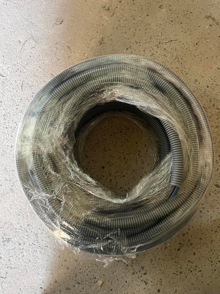 Voorbedrade buis elektrische kabel 3G2,5mm² 25 m, Doe-het-zelf en Bouw, Elektriciteit en Kabels, Ophalen, Zo goed als nieuw