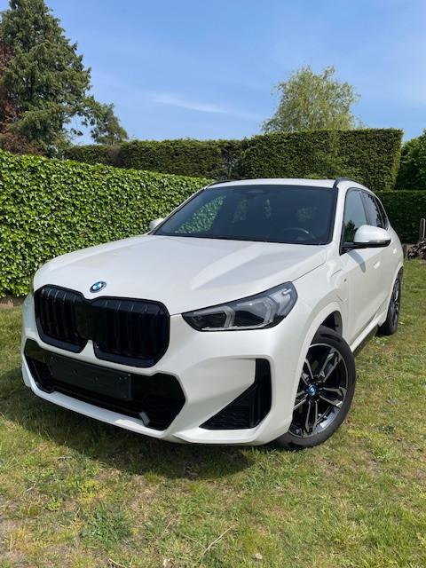 BMW X1 Hybrid 25e X-drive, Auto's, Wit, 5 zetels, 3 cilinders, Parkeerassistent
