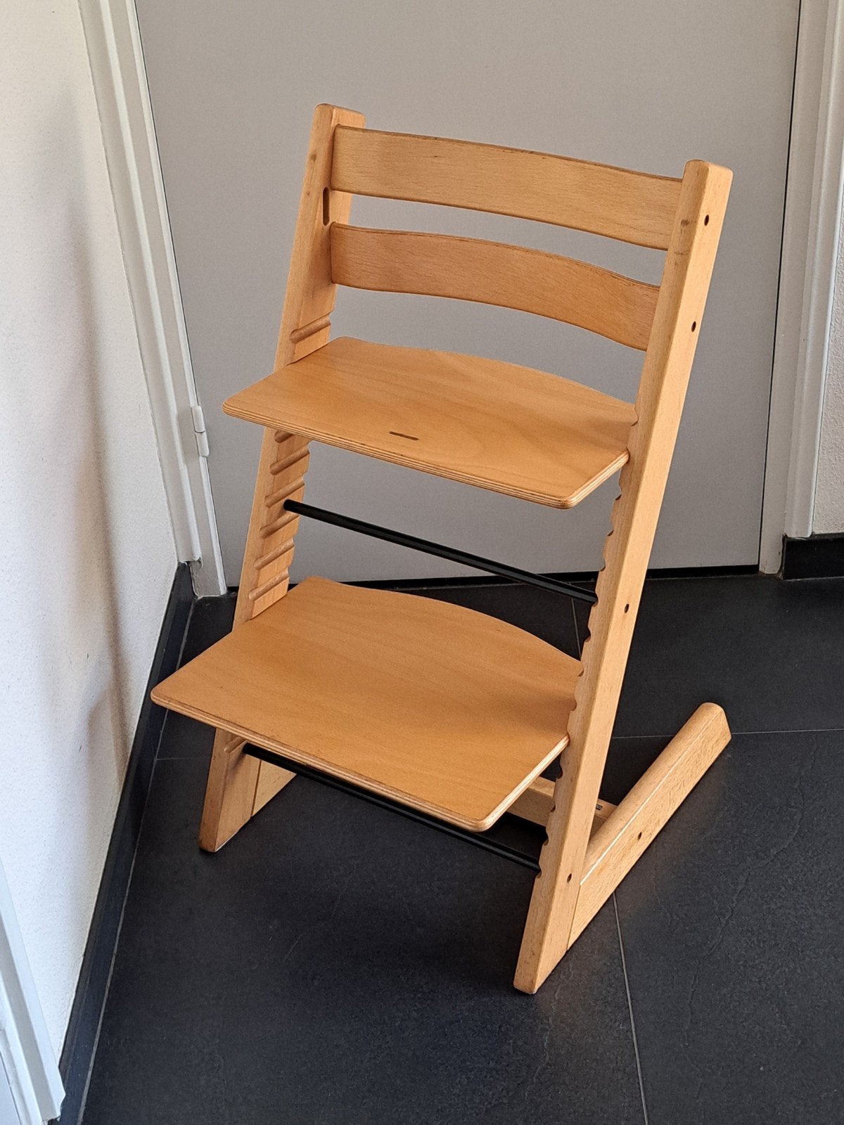 Stokke Tripp Trapp kinderstoel NIEUW MODEL in naturel kleur, Ophalen, Zo goed als nieuw, Meegroeistoel, Aanschuifbaar