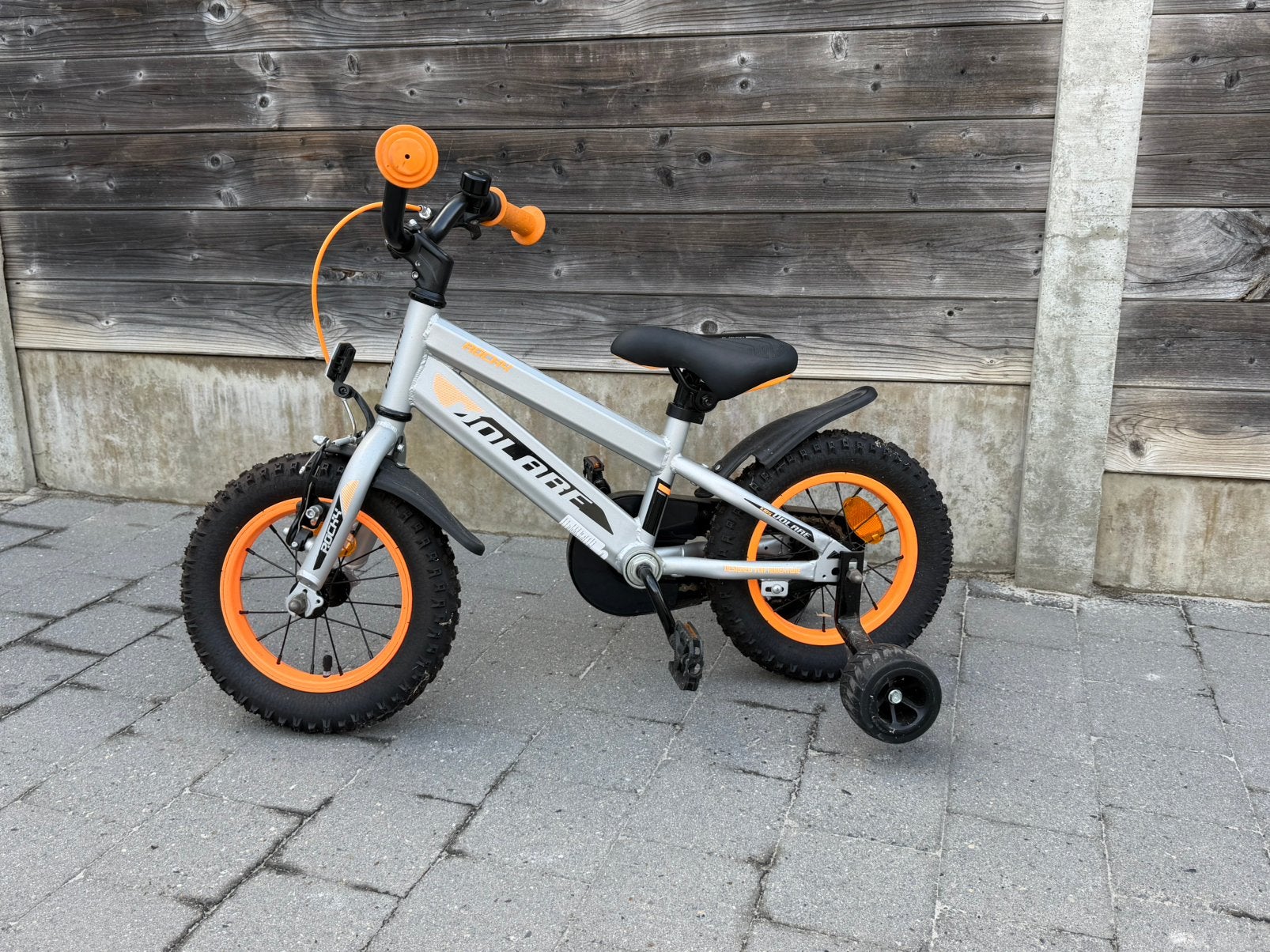 Volare Rocky 16 inch kinderfiets – zeer mooie staat, Ophalen, Zo goed als nieuw, Terugtraprem, Zijwieltjes
