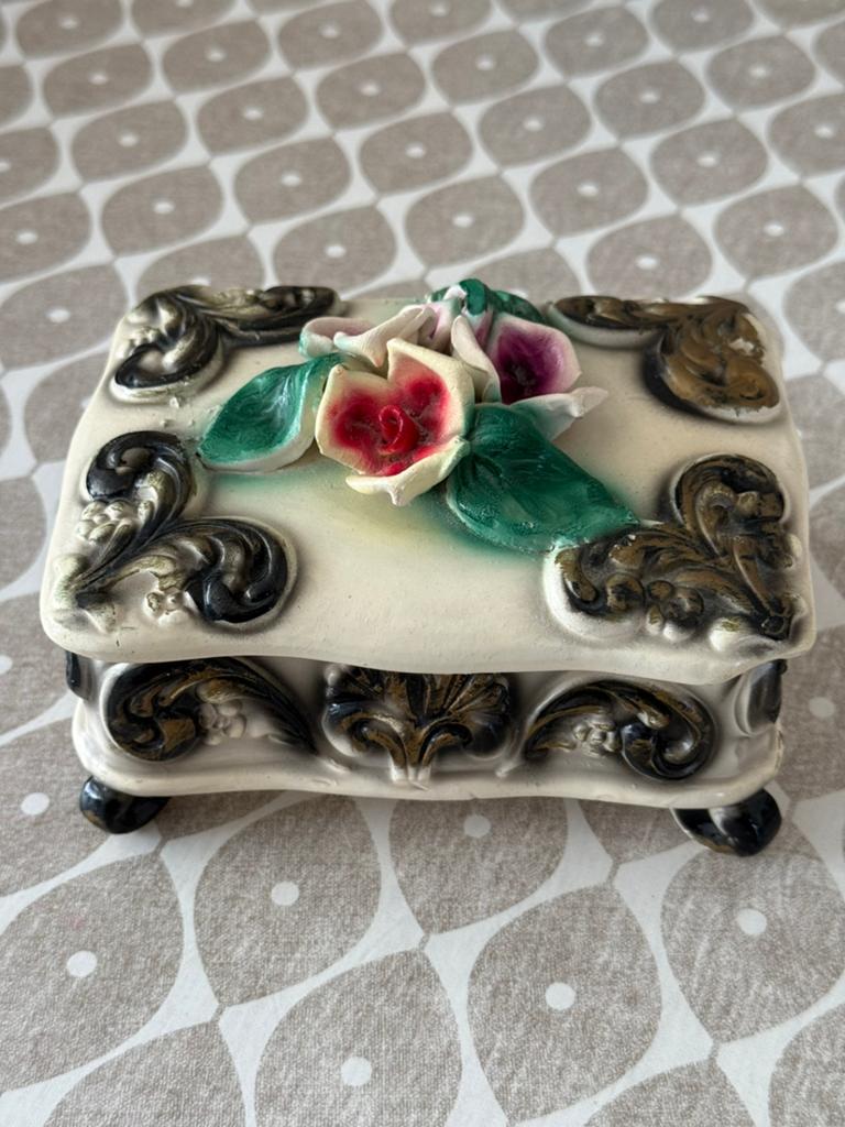 Sieradendoosje, Handtassen en Accessoires, Broches, Ophalen, Gebruikt, 10 cm of meer, Overige materialen