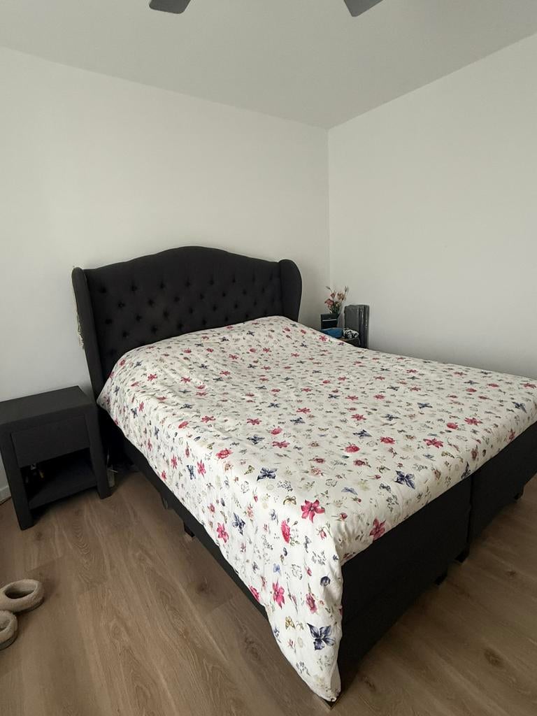 Swiss Sense boxsprings 180x200 met nachtkastjes en box, Ophalen, Zo goed als nieuw, Grijs