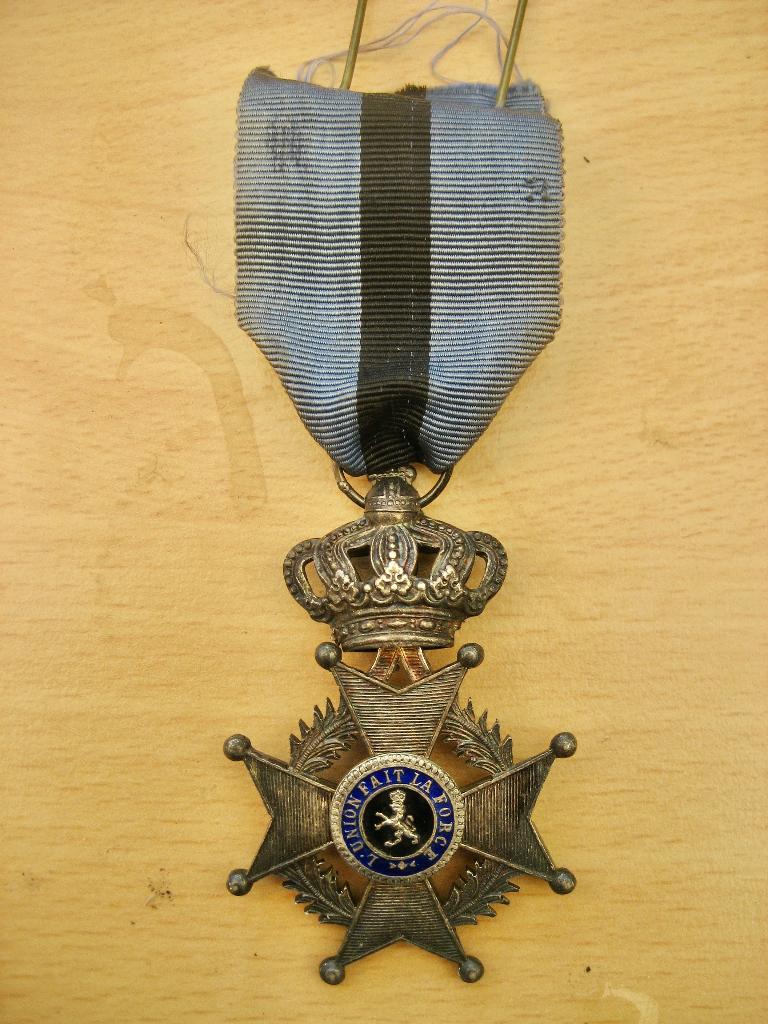 insigne de Chevalier de l'Ordre de Léopold II, avant 1951, Collections, Enlèvement ou Envoi, Armée de terre, Ruban, Médaille ou Ailes