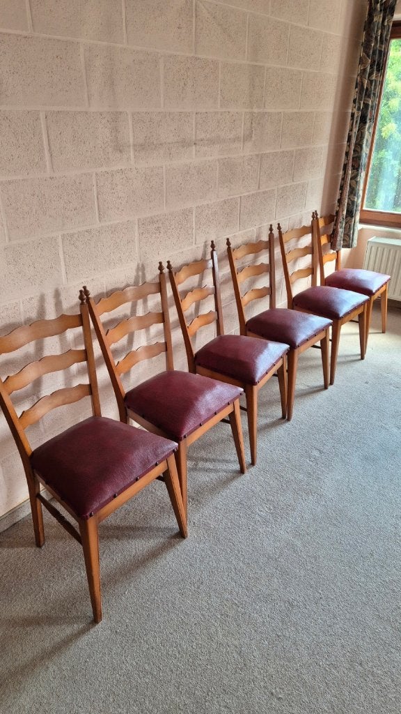 Ensemble de chaises, Enlèvement