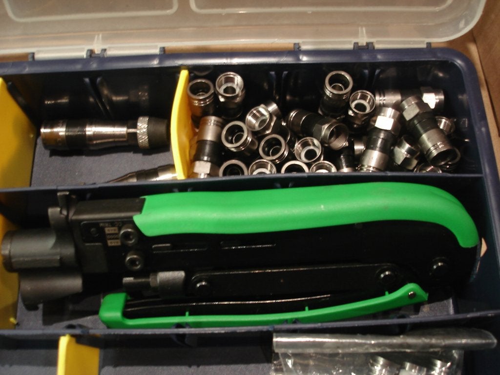 Hirschmann Complete connectorkoffer, Doe-het-zelf en Bouw, Elektriciteit en Kabels, Zo goed als nieuw, Overige typen, Ophalen