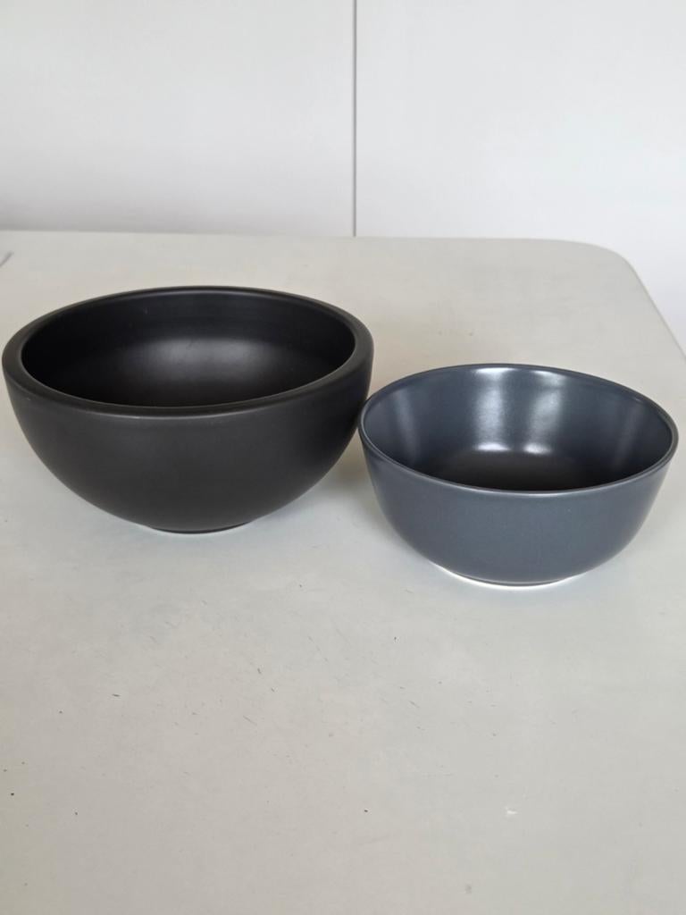 3 grijze serveer kommen, Huis en Inrichting, Woonaccessoires | Schalen en Manden, Ophalen of Verzenden, Zo goed als nieuw