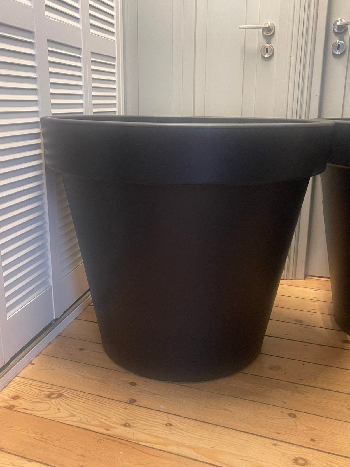 Très grand pot anthracite jamais utilisé, 200 litres, Jardin & Terrasse, Bacs à fleurs & Jardinières, Neuf, Rond, Synthétique