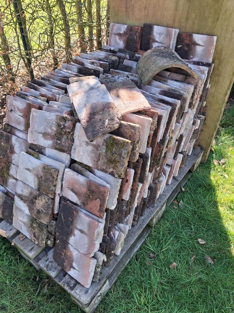 Tegelpannen bourg.en nokken. 43 euro m2 / 35 m2 beschikbaar, Doe-het-zelf en Bouw, Ophalen