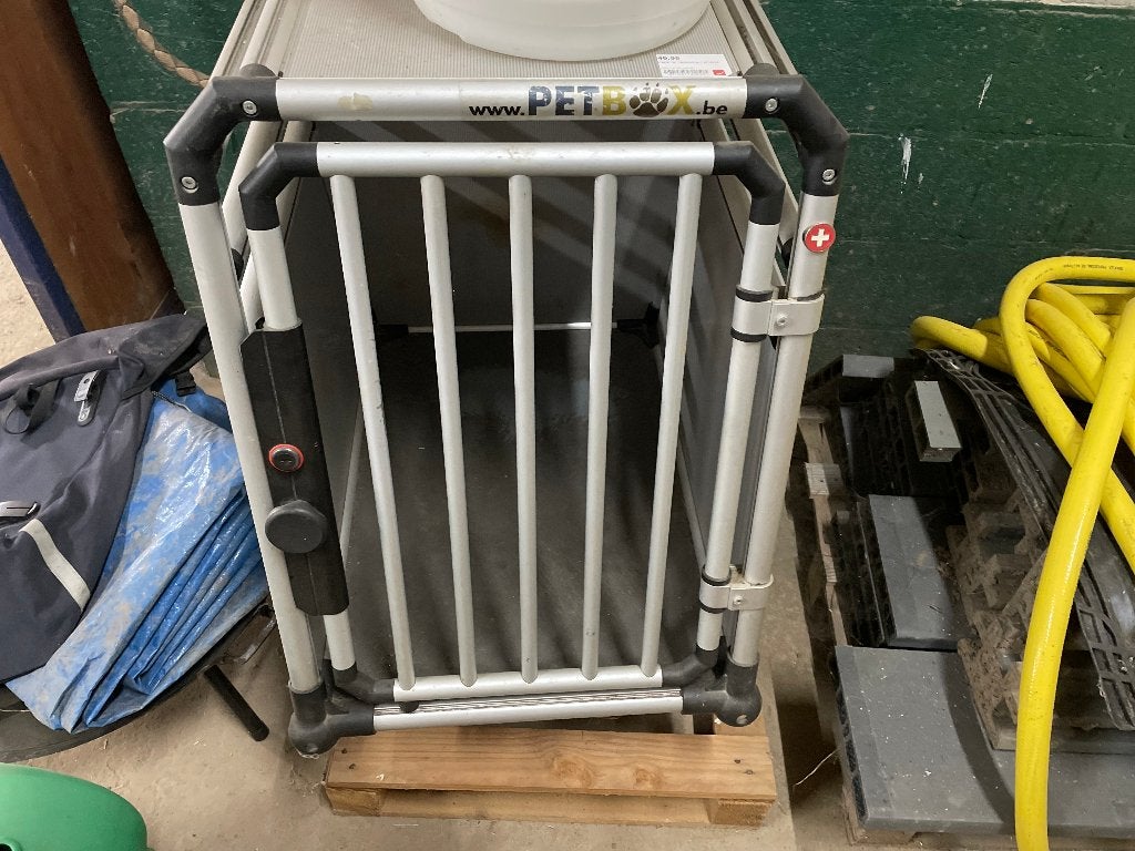 bench petbox  S 53 x 70 H x 74 D cm aluminium transport, Dieren en Toebehoren, Ophalen, Gebruikt