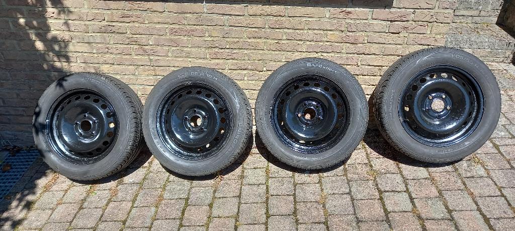 4 wielen: UNIROYAL 205/55 R16 91H; 16 x 6 1/2 velgen - ET47, Auto-onderdelen, Banden en Velgen, Banden en Velgen, Zomerbanden