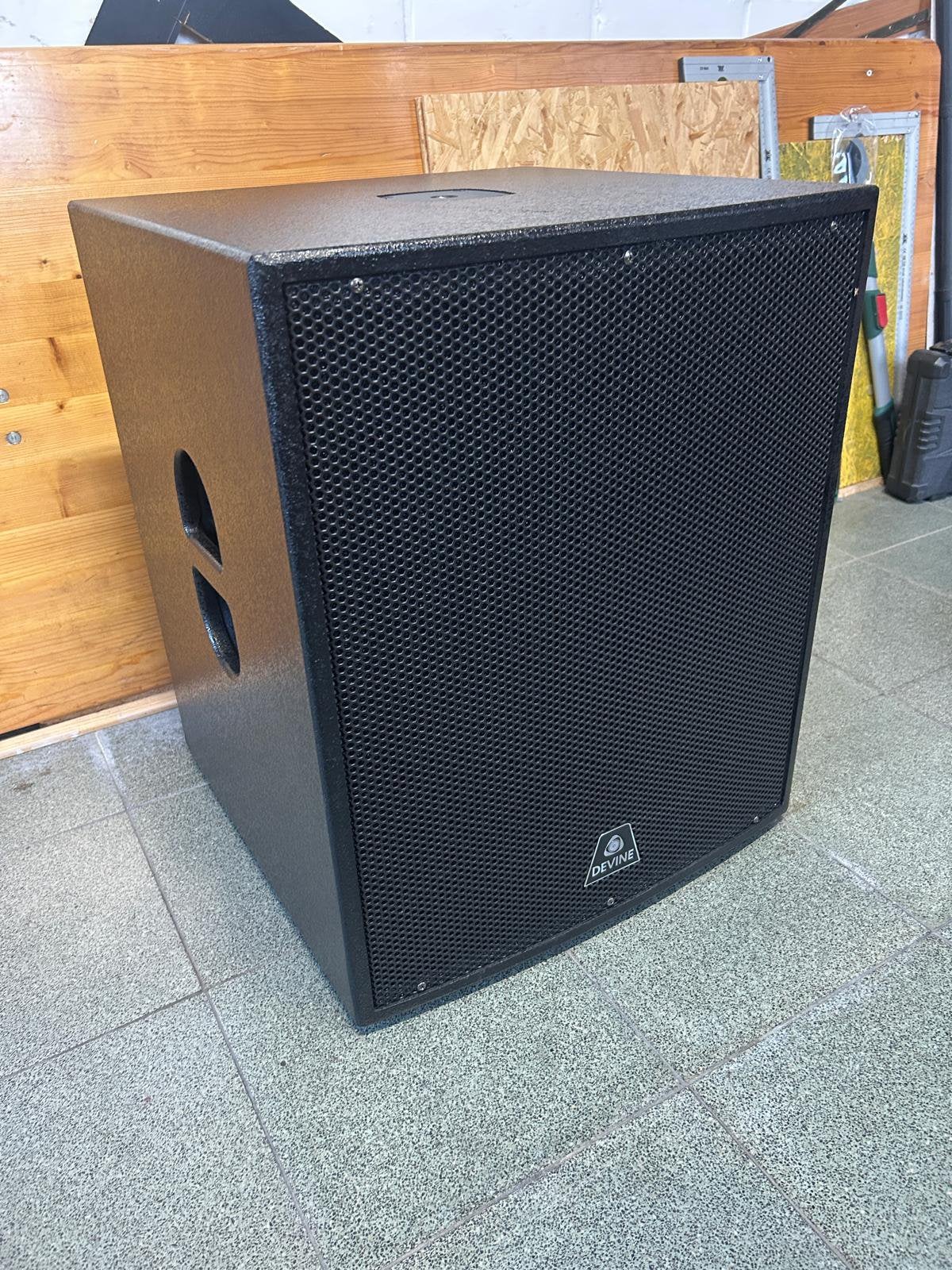 Bassbox Devine AXEO 15 SA + beschermhoes, Musique & Instruments, Enlèvement, Comme neuf